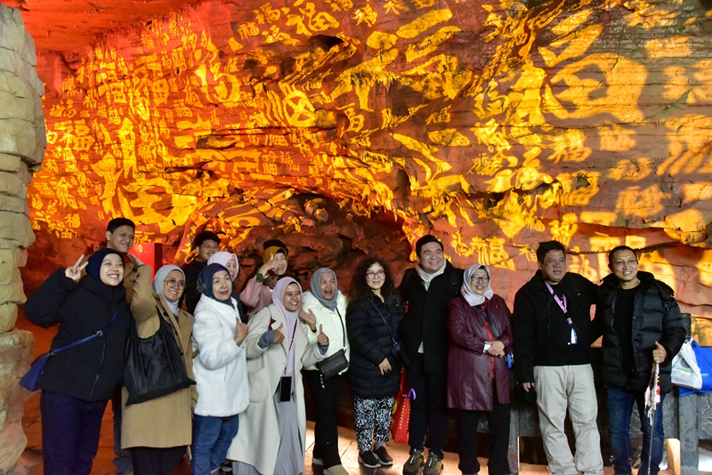 黃龍洞景區(qū)春節(jié)活動(dòng)精彩啟幕，中外文化交融共譜新春樂章